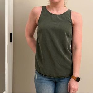 Green Universal Thread tank with back button detail size XS